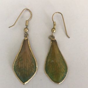 Pierced earrings leaf design gold setting
